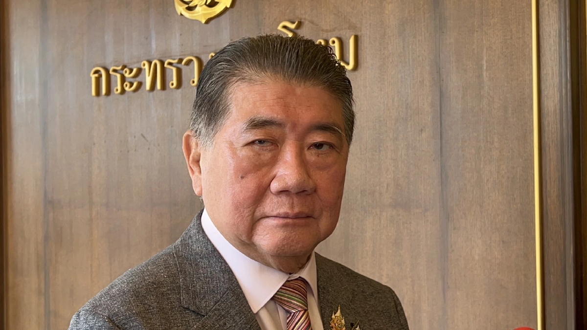 'ภูมิธรรม' โต้แทน 'นายกฯ อิ๊งค์' มีเงินมหาศาล ไม่ต้องเบียดบัง  งบหลวงทัวร์นอก