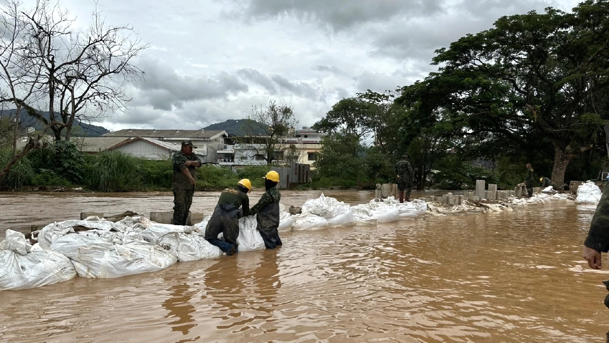 ‘นายกฯ’ สั่ง ผู้ว่าฯ 51 จังหวัด รับมือฝนหนัก เกาะติดน้ำท่วม ใกล้ชิด