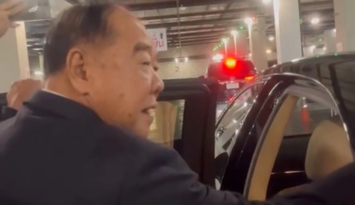 'บิ๊กป้อม' มาเซ็นชื่อประชุมสภาฯ แล้ว กำชับ สส.พปชร. ทำให้ดีที่สุด