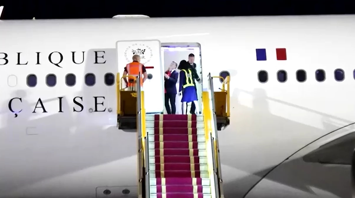 ฝรั่งเศสปัดข่าว 'มาครง' ทะเลาะถูกภรรยา 'ผลักหน้า' บนเครื่องบิน