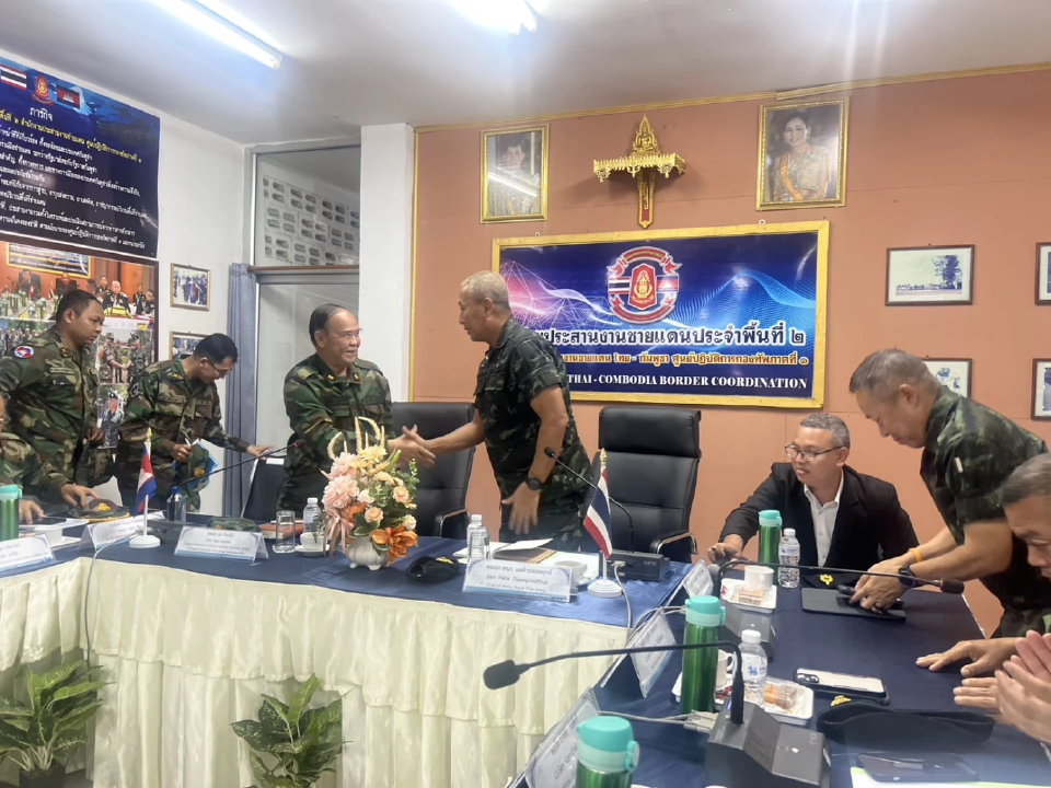 หย่าศึก! ชั่วคราว ผบ.ทบ.ไทย - กัมพูชา โยน 'เจบีซี' เคลียร์ปมปะทะช่องบก