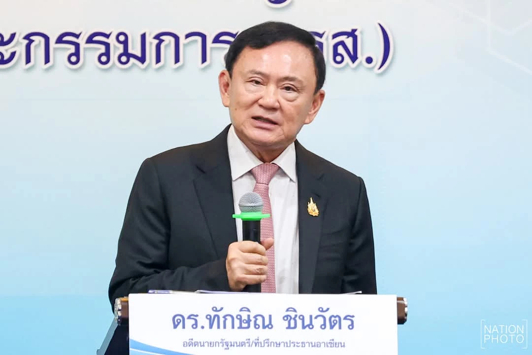 'ทักษิณ' ลั่น ไม่เปลี่ยนตัว'นายกฯ' ยุบสภาอีกนาน  เมิน ‘จตุพร-สนธิ’ขู่ไล่