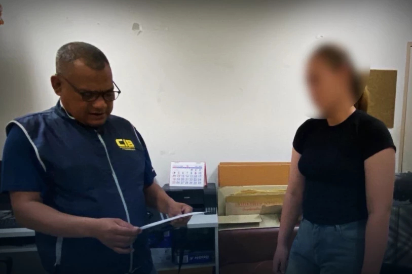 โดนหมายจับฉ้อโกงประชาชน จับสาวแสบบัญชีม้า หลอกโอนเงิน