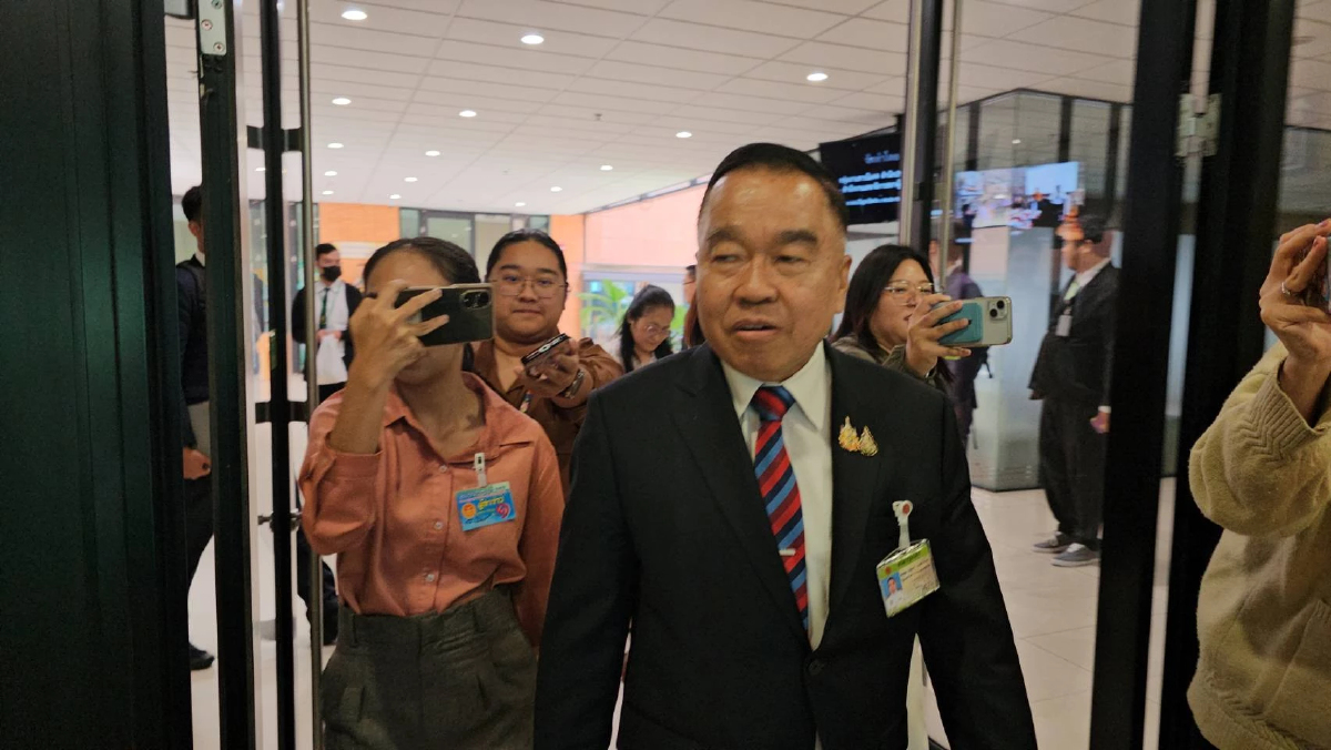 'รมช.กลาโหม' ปัดตอบคำถาม หลังร่วมวงประชุมลับ กมธ.มั่นคง