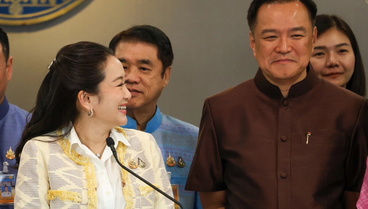 พท.ยื่น '2 รมต.' แลก มท.1 ให้เวลา 48 ชม. ภท.แถลงสวนพรุ่งนี้