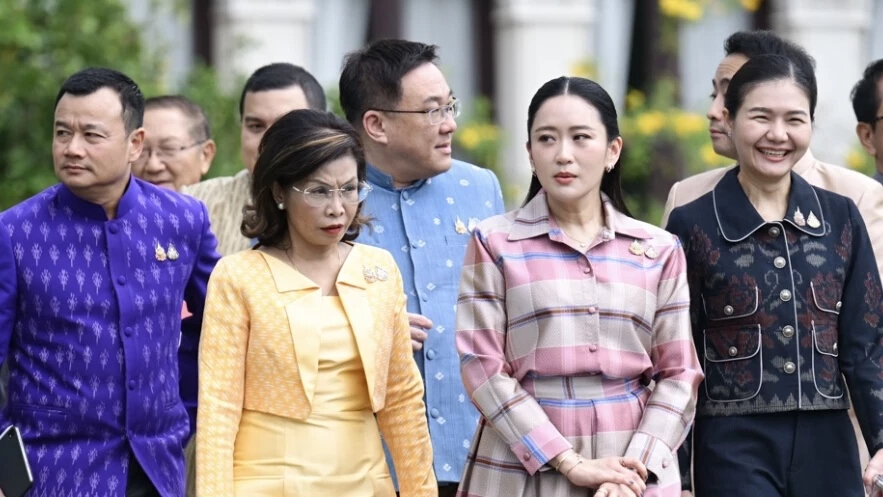 ‘มนพร’ เผย แจกใบกรอกประวัติ รมต. กลางวง ‘ครม.’ ให้อัปเดต