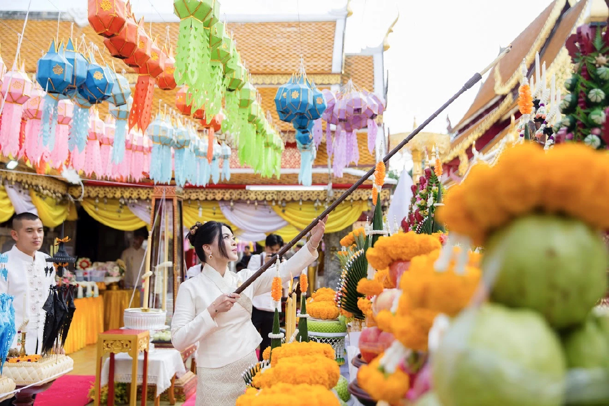 'มาดามหยก' เบิกเนตร องค์สมเด็จฯ วัดพระธาตุดอยสุเทพ ขอคนไทยพ้นขัดแย้ง