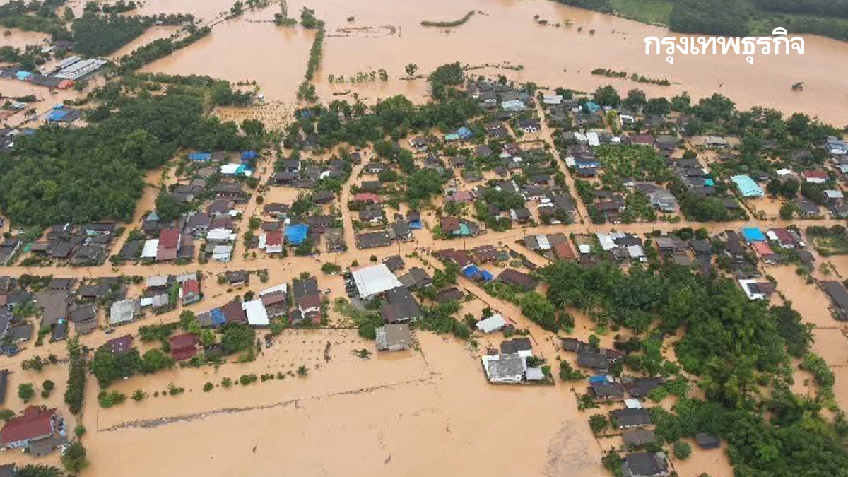 ฝนถล่มเชียงรายหนัก 5 อำเภออ่วม บ้านเรือนเสียหาย 4,400 หลัง ถนนขาด