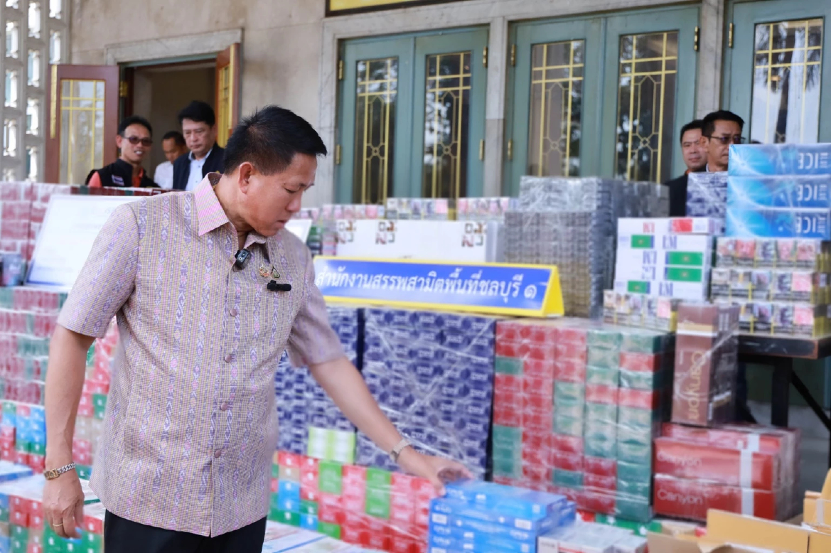 บุกยึดบุหรี่ผิดกฎหมาย รายใหญ่ในพื้นที่ชลบุรี ของกลาง 26,360 ซอง