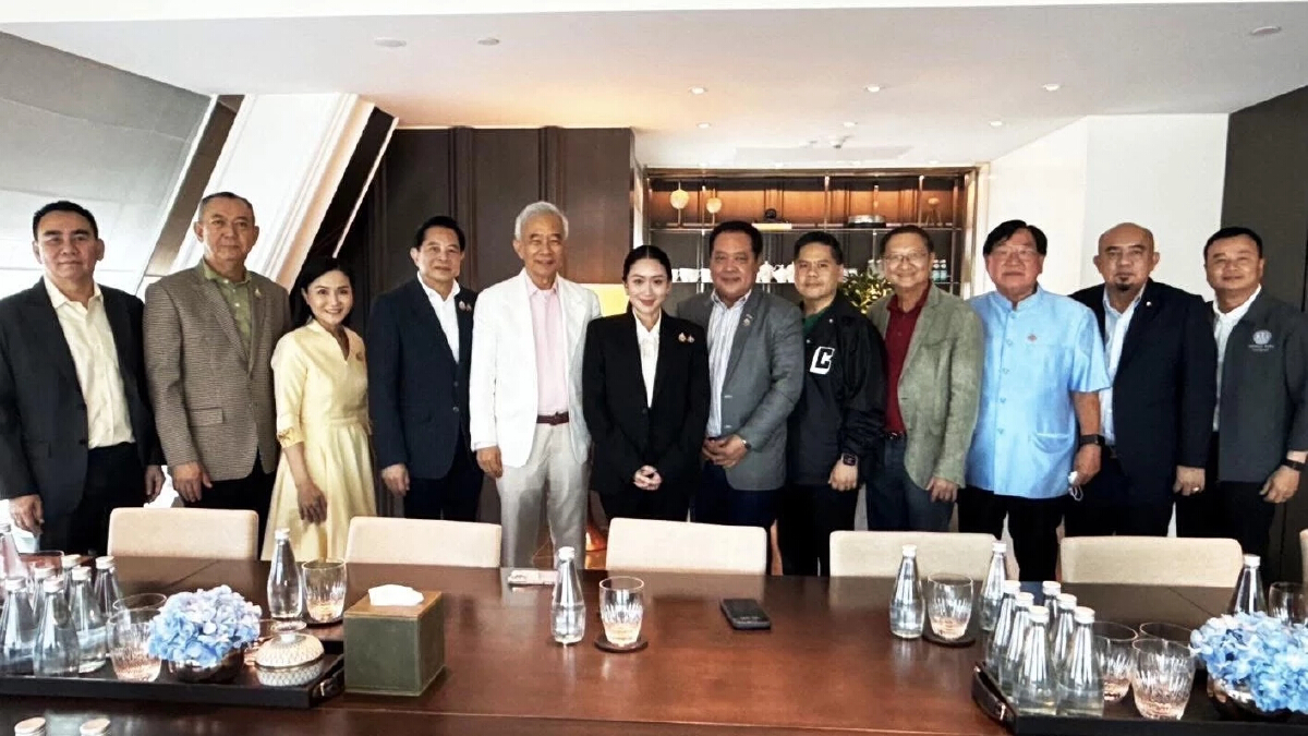 ‘แพทองธาร’ ควง พรรคร่วมฯ โชว์เอกภาพ ลั่น เดินหน้า สามัคคีประเทศไทย