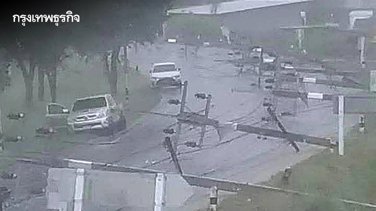 ฝนตกหนัก พายุฝนถล่มสงขลา ลมกระโชกแรง พัดเสาไฟฟ้าล้มระเนระนาด