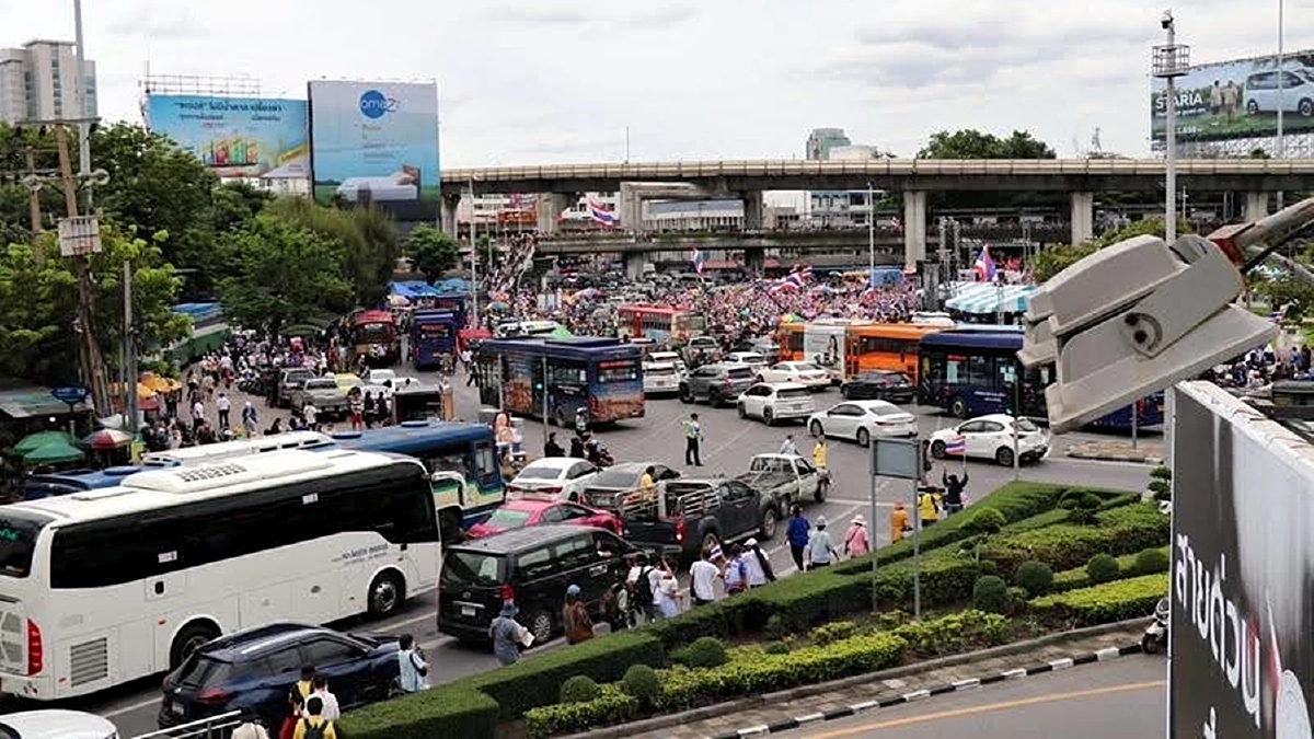 ม็อบชุมนุม อนุสาวรีย์ชัยฯ รองปลัด กทม. ลงพื้นที่ตรวจความปลอดภัย