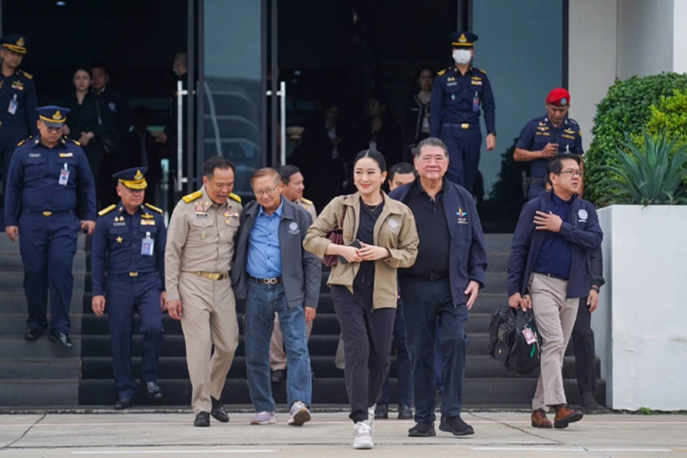 'นายกฯ'ควง 'รมว.กห.-มท-1 'ลุย ชายแดนไทย-กัมพูชา ให้กำลังทหาร-ประชาชน