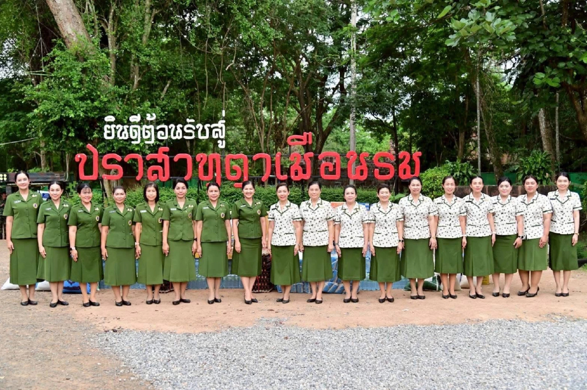 กำลังใจ 'มทภ.2' คณะแม่บ้านมอบสิ่งของให้ ทหารปฏิบัติหน้าที่ปราสาทตาเมือนธม