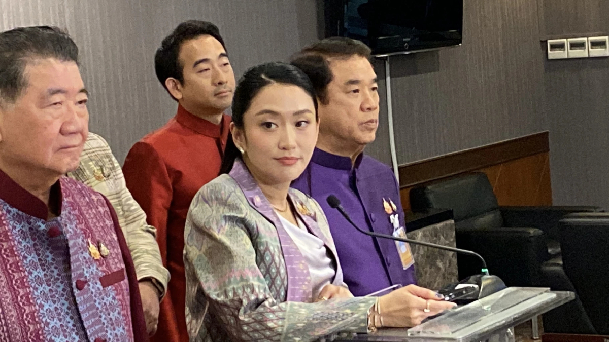 ‘แพทองธาร’ สวน ‘อนุทิน’ เมื่อวานไม่เห็นพูด จะเป็น ‘ฝ่ายค้าน’