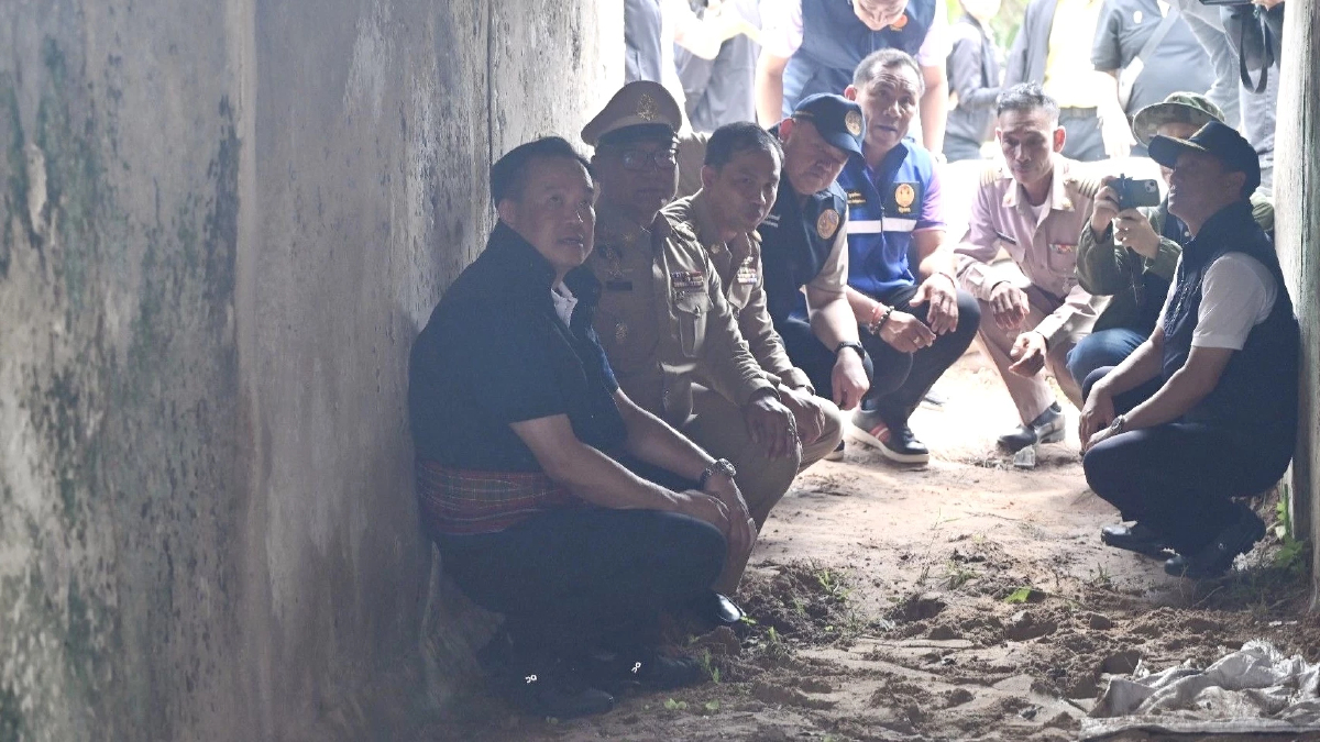 ‘มท.1’ ลงพื้นที่ ชายแดนไทย-กัมพูชา เช็กความพร้อมหลุมหลบภัย