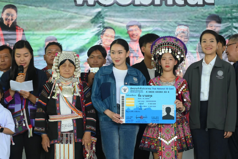 'นายกฯ'มอบบัตรประชาชนกลุ่มชาติพันธุ์  เร่งแก้ปัญหาสัญชาติ