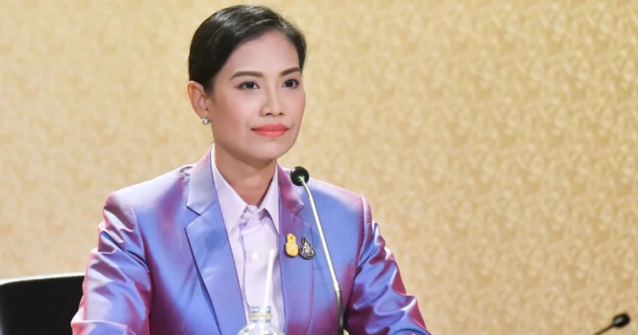 'เนเน่ รัดเกล้า' ลาออกสมาชิก รทสช. ขอมองการเมืองจากข้างนอก