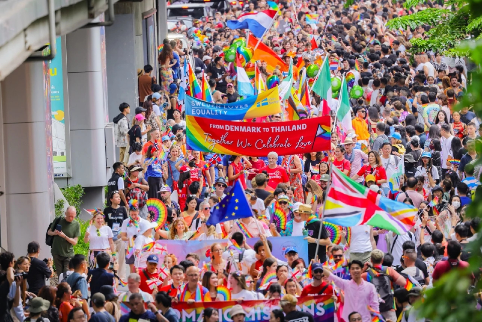 ส่องภาพประวัติศาสตร์ 'Bangkok Pride Parade 2025' ปิดฉากเซ็นทรัลเวิลด์คนทะลัก
