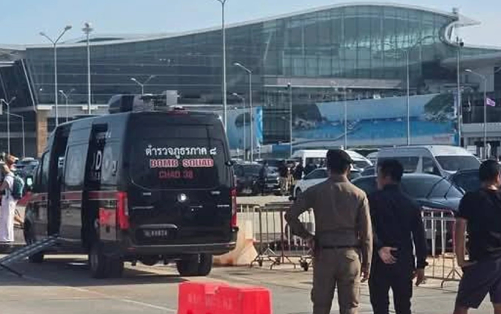พบ จยย. ต้องสงสัย คาดซุกระเบิด กลางสนามบินภูเก็ต EOD เร่งตรวจสอบ