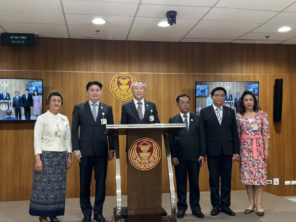 'กมธ.สธ.' อัด 'สมศักดิ์' วีโต้มติแพทยสภา ทำลายเกียรติวิชาชีพ