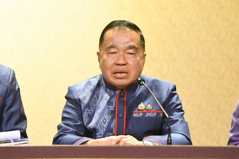 'รมช.กลาโหม' เฝ้าระวัง กำลังระลอก 2 สงวนมาตรการเปิด-ปิดด่าน ดูท่าทีกัมพูชา
