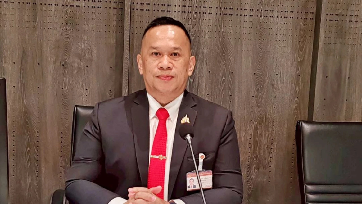 'อนุสรณ์' ชี้ปม 'ทักษิณ' เสนอยึดคืนมท.ห่างไกลจากการ'ครอบงำพรรค'