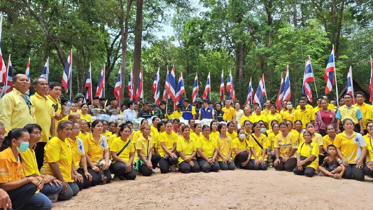 แห่ให้กำลังใจมอบสิ่งของ เจ้าหน้าที่-ทหาร แนวชายแดนไทย-กัมพูชา