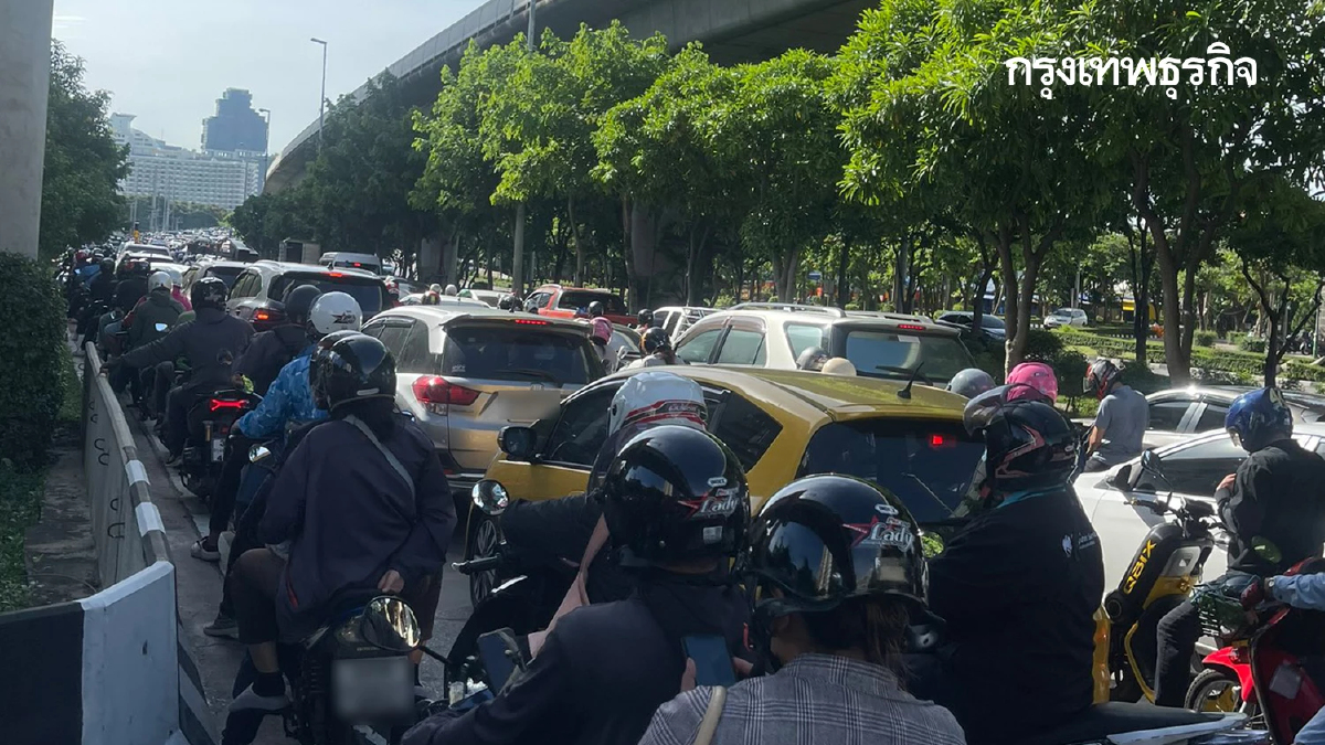 คืบหน้า รถเครนจอดเสีย ถนนพระราม 4 รถติด สะพานสมเด็จพระเจ้าตากสิน