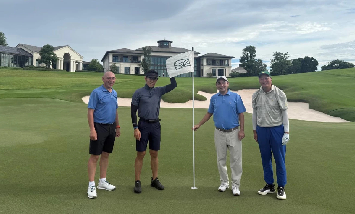 สมเด็จพระราชาธิบดีจิกมี แห่งภูฏาน เสด็จเยือนสนามกอล์ฟ Stonehill