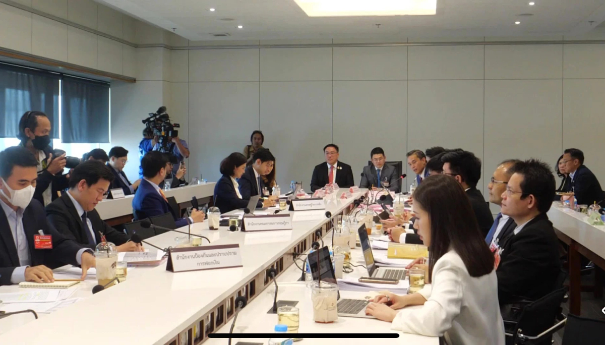 ปชน.จี้รัฐบาลถอนร่าง ‘เอนเตอร์เทนฯ’ หาเสียงเลือกตั้งครั้งหน้า