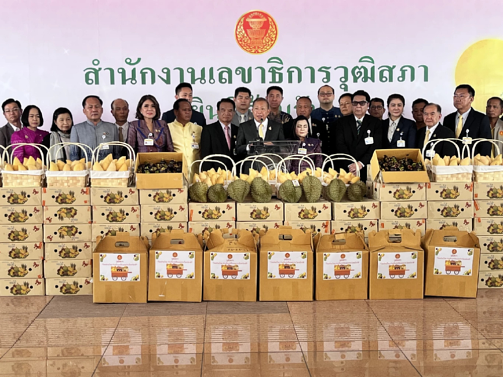 'มงคล' เปิดตลาดรัฐสภา ขายผลไม้ เย้ย 'กัมพูชา' แค่ตลาดท้องถิ่น