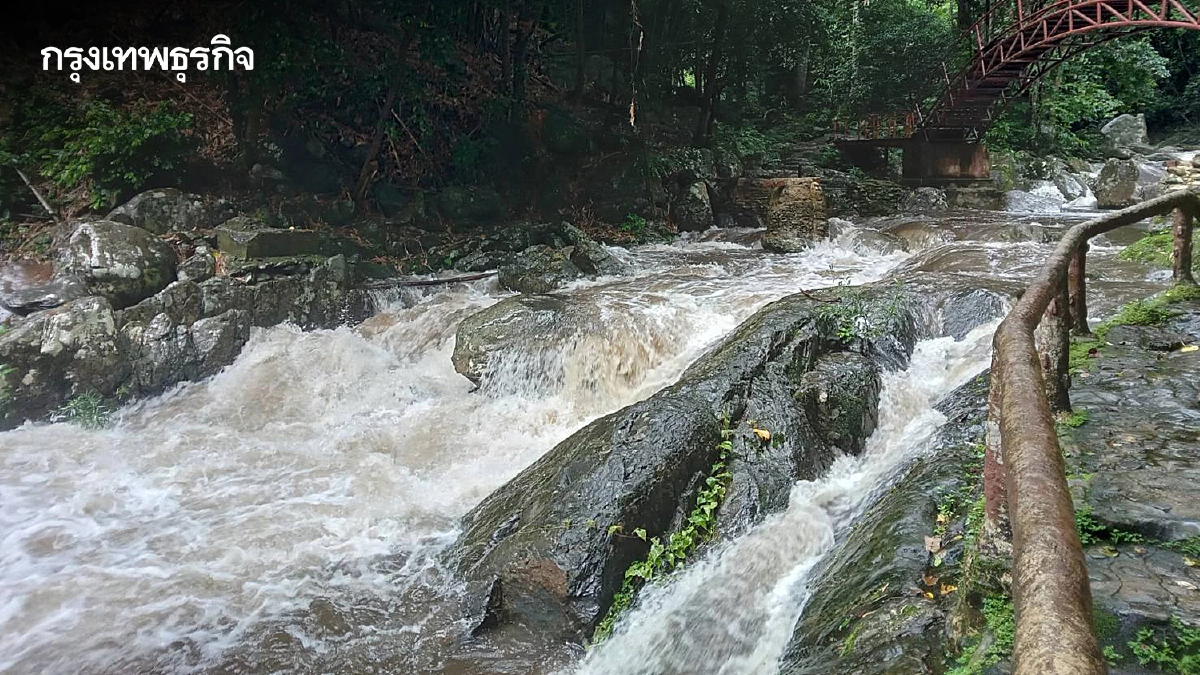 ฝนตกหนัก ทางลื่น จำกัดเข้าชม 'น้ำตกป่าละอู' เพื่อความปลอดภัยนทท.
