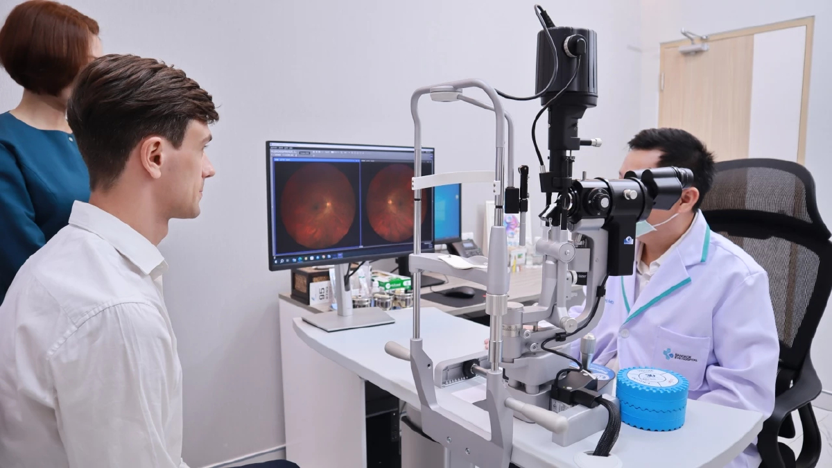 สายตายาว? มีคำตอบ No-Blade AI Surgery สำหรับคน 48+ โดยเฉพาะ