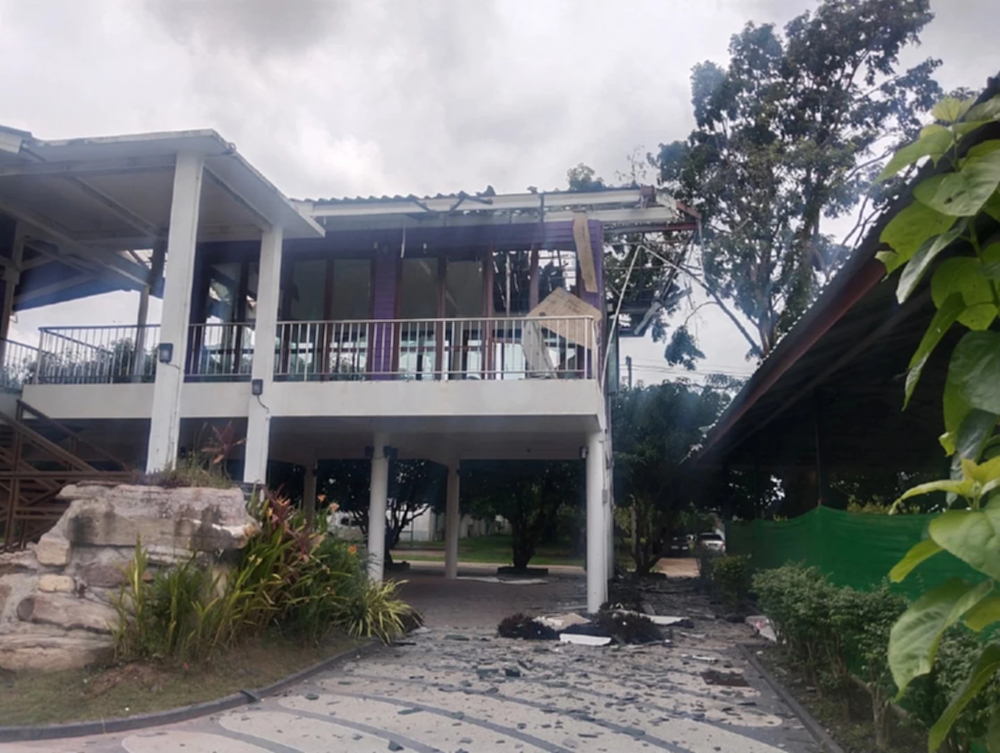 เปิดภาพความเสียหาย โรงพยาบาลพนมดงรักฯ จ.สุรินทร์ หลังถูกโจมตี