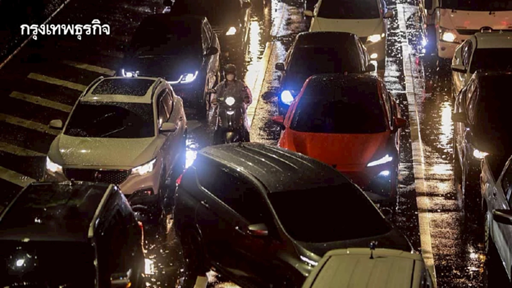 เย็นนี้ กทม. เตรียมรับมือฝนตกหนัก แม้ 'พายุดานัส' ไม่เข้าไทย