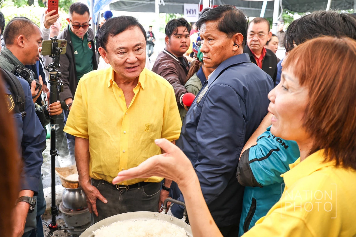 'ทักษิณ' ปลอบคนพื้นที่ไม่กี่วันได้กลับบ้าน ซัดกัมพูชาจอมโกหก