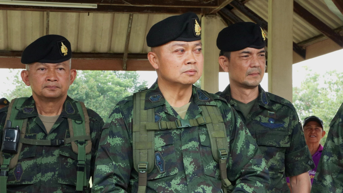 มทภ.2 เตือนอย่าหลงเชื่อเฟกนิวส์ สั่งถอนกำลัง ยันทหารป้องอธิปไตย24ชม.