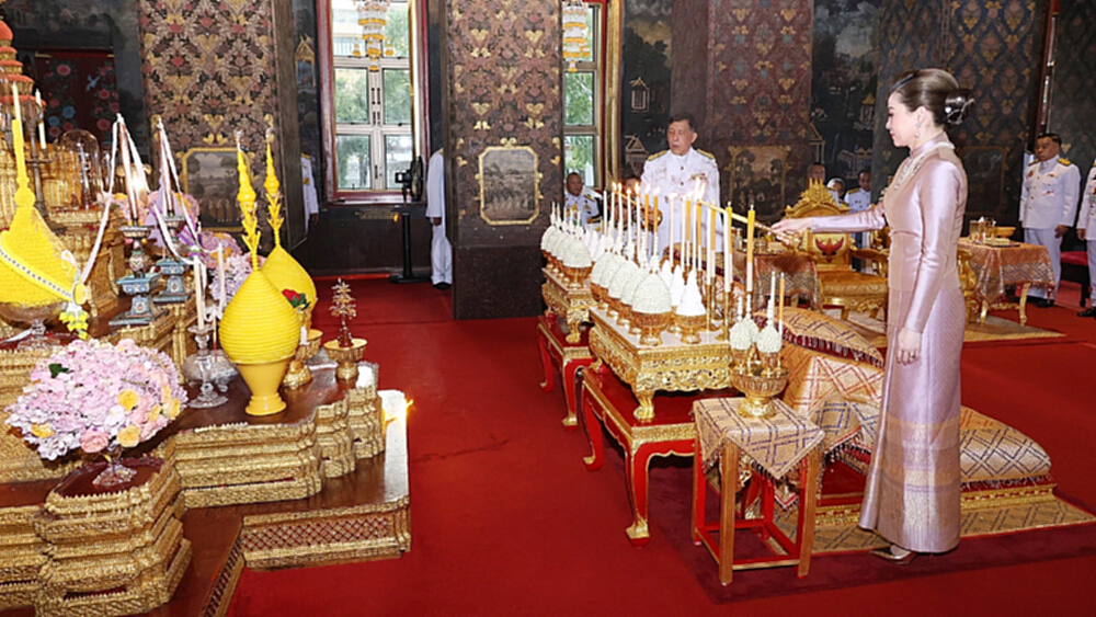ในหลวง พระราชินี ทรงบำเพ็ญพระราชกุศล เนื่องในเทศกาลเข้าพรรษา 2568