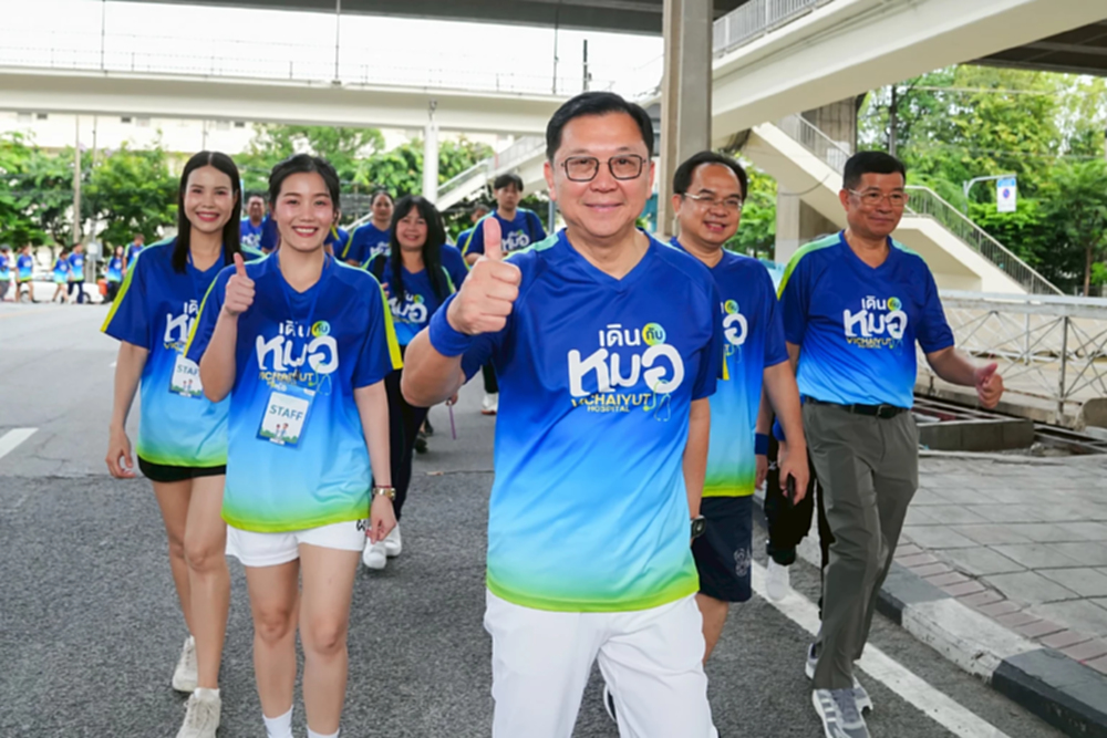 “จตุพร” รมว.พาณิชย์ เปิดกิจกรรม “เดินกับหมอ” ส่งเสริมสุขภาพประชาชนที่โรงพยาบาลวิชัยยุทธ