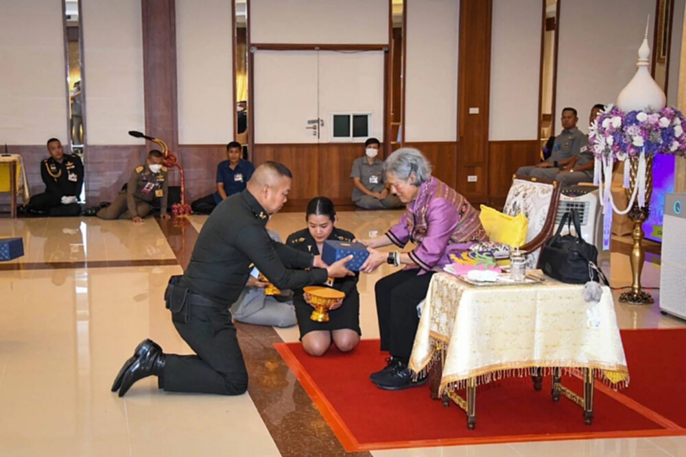 'สมเด็จพระเทพฯ' ทรงห่วงใย พระราชทานพระให้ 'มทภ.2' แจกจ่ายทหารชายแดนกัมพูชา