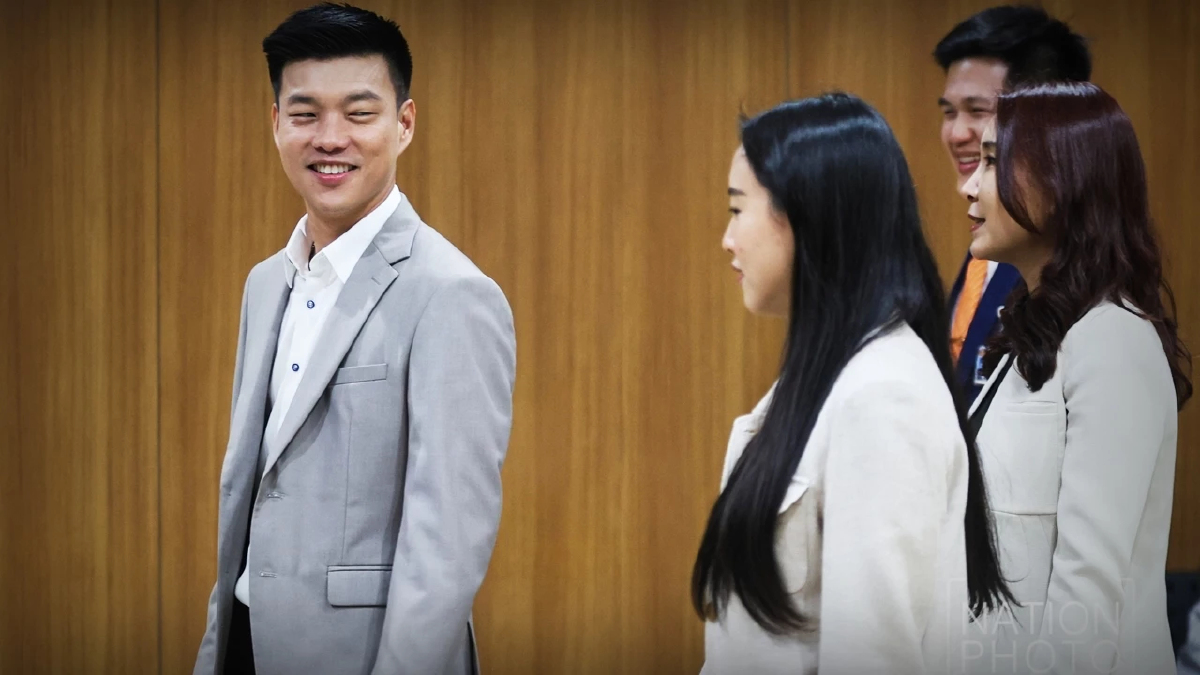 'ปชน.' ความหวังอนาคต หรือก้าวไม่พ้นเกมตัวเอง?