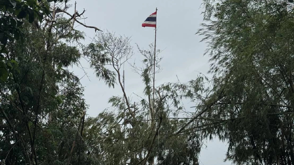 ธงชาติไทยสะบัด 'ภูมะเขือ' ทหารไทย ทำลายฐานที่มั่น ทหารกัมพูชาดับ10 นาย