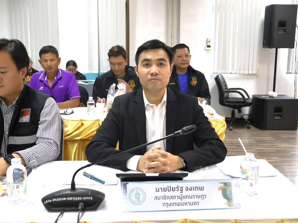 ปชน.กังขา 'เพื่อไทย' ร้อนรน หลังพรรคส้มชูโหวตนายกฯใหม่ ยุบสภาฯ