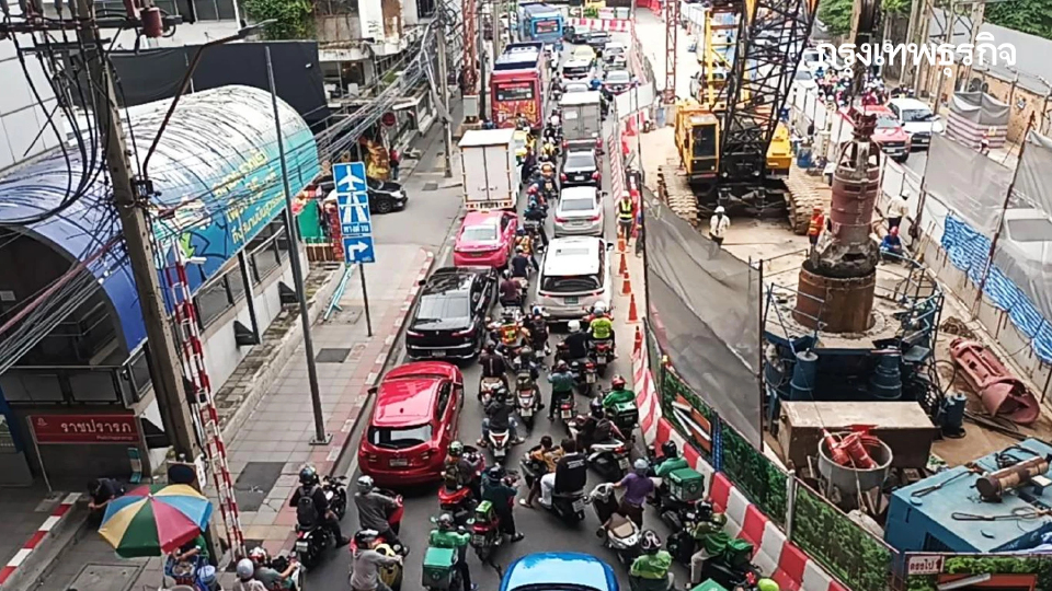 กระทบคนกรุงเทพ ปิดถนน เบี่ยงจราจร ถนนราชปรารภ สร้างกำแพงกันดิน