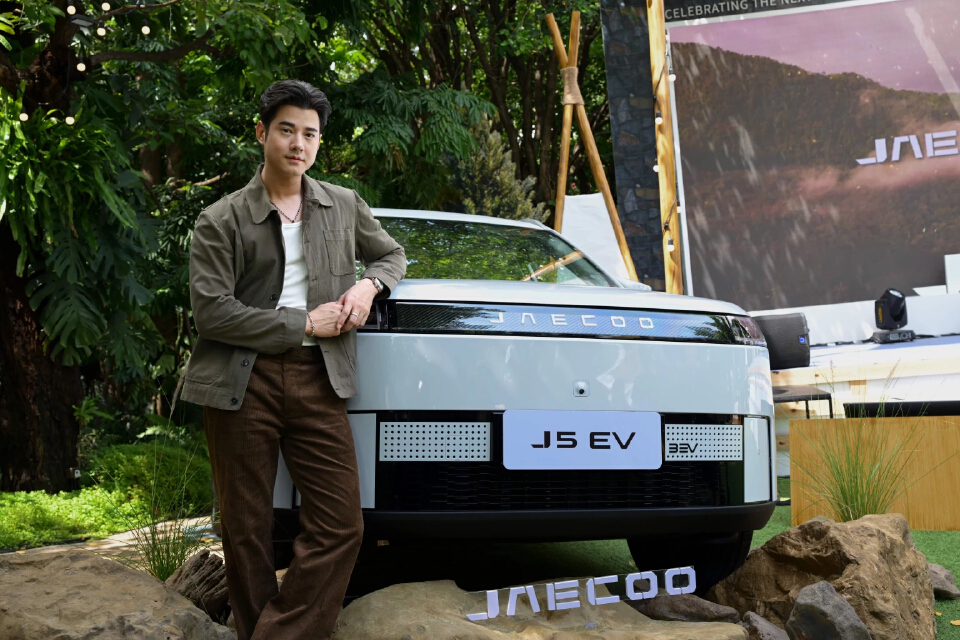 เจคู่ ดึง 'มาริโอ้ เมาเร่อ' พรีเซนเตอร์ เปิดเกมรุก เคาะ J5 EV 6.9 แสน