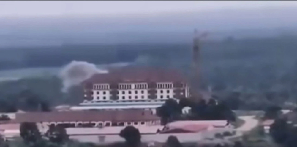 ทภ.2 แจง บึ้มตึกร้างกัมพูชา พบตั้งอาวุธยิงวิถีโค้งใกล้พลเรือนใช้เป็นโล่มนุษย์โจมตีไทย