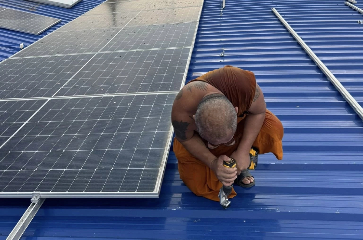 อาตมาไม่ขำนะโยม! สีกากอล์ฟ สายบุญ แอดเฟซของพระครูเจ้าอาวาส