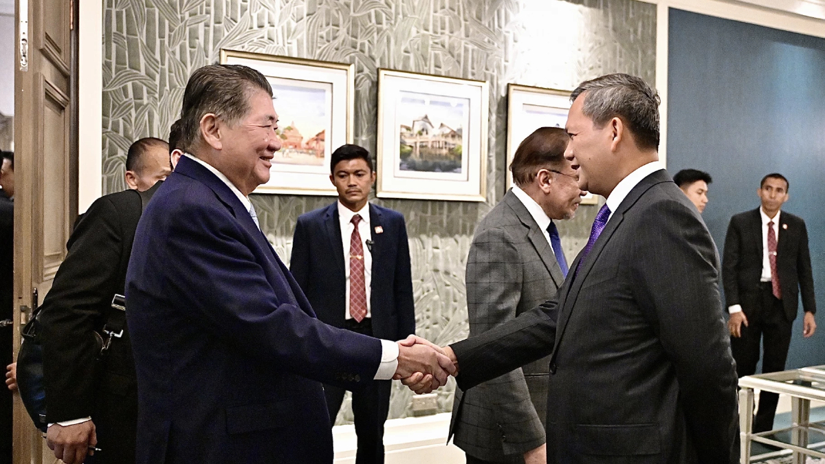 เจรจาหยุดยิง ‘ไทย-กัมพูชา’ เริ่ม ‘ภูมิธรรม-ฮุน มาเนต’ เจอหน้า จับมือ