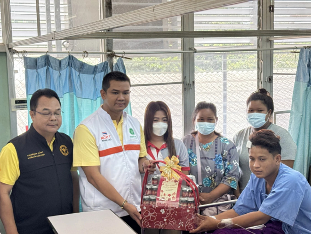 รมช.สธ.ลงพื้นที่จ.ศรีสะเกษให้กำลังบุคลากรทางการแพทย์-ประชาชน